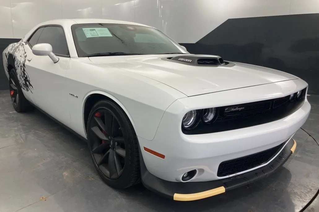 2022 Dodge Challenger R/T photo 1