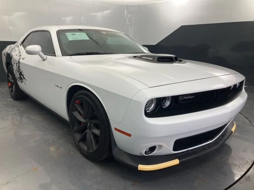 2022 Dodge Challenger R/T photo 1