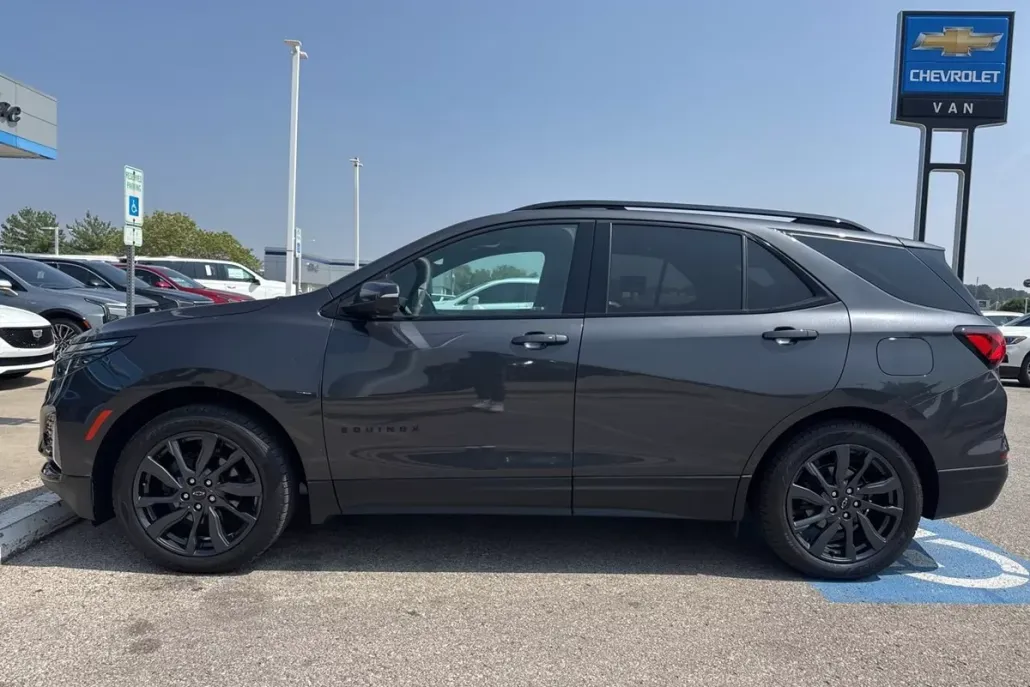 2022 Chevrolet Equinox RS photo 1