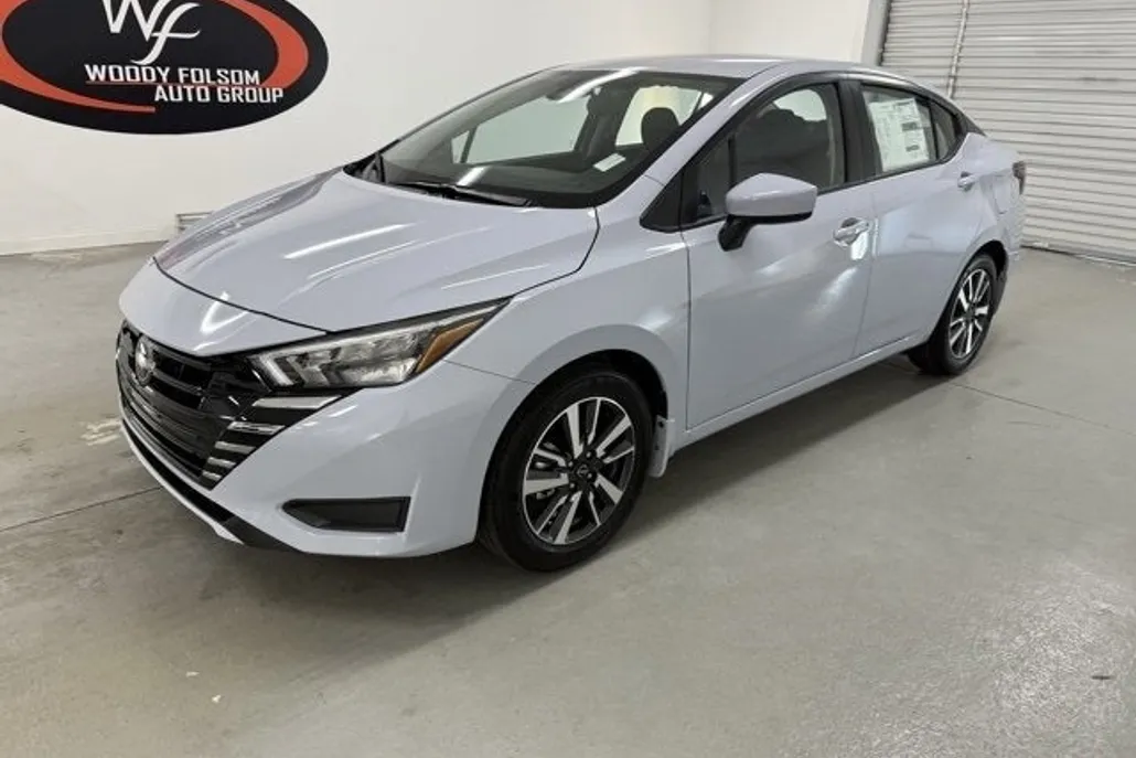 2025 Nissan Versa SV photo 1