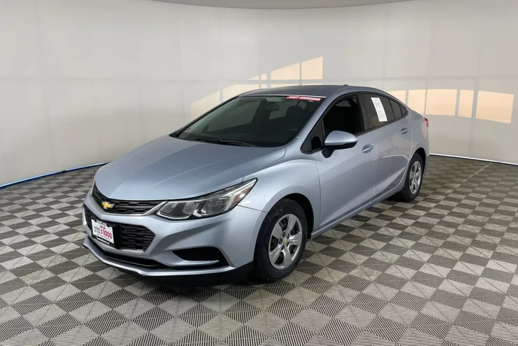 2017 Chevrolet Cruze LS photo 1