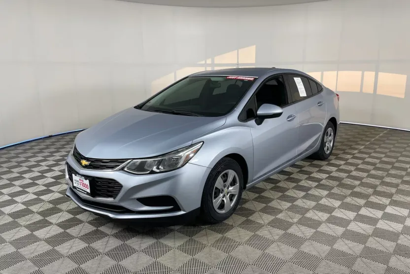 2017 Chevrolet Cruze LS photo 1