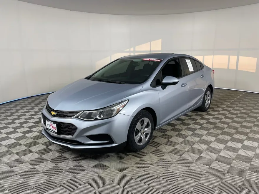 2017 Chevrolet Cruze LS photo 1
