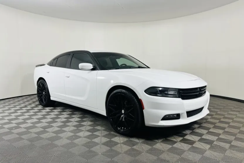 2015 Dodge Charger SXT photo 1