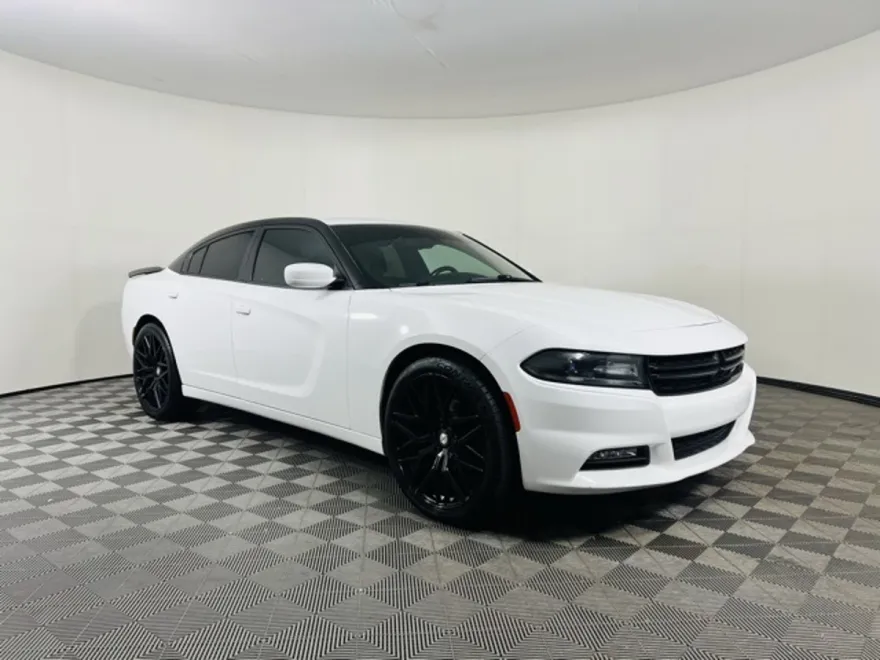 2015 Dodge Charger SXT photo 1