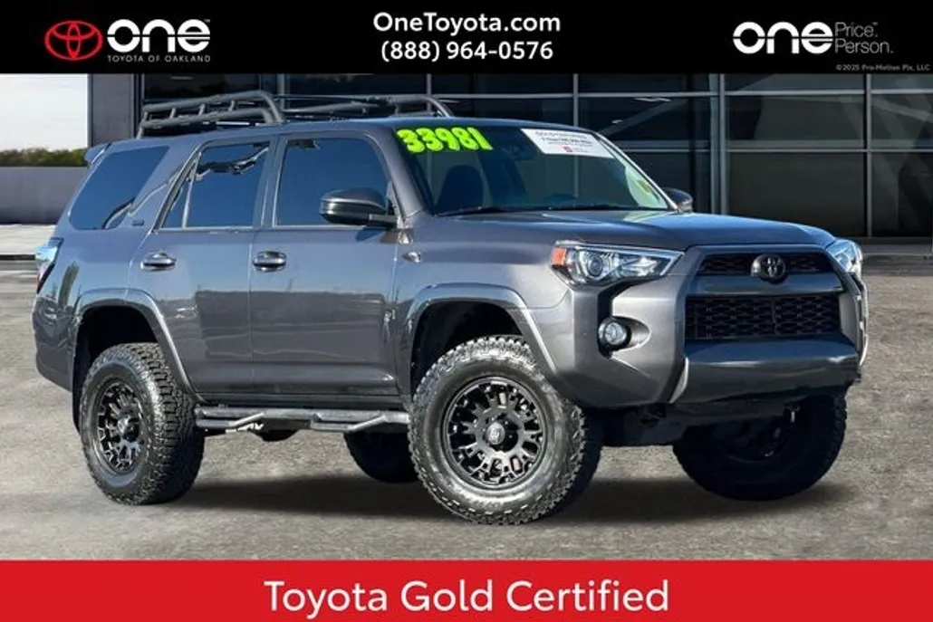 2019 Toyota 4Runner SR5 photo 1