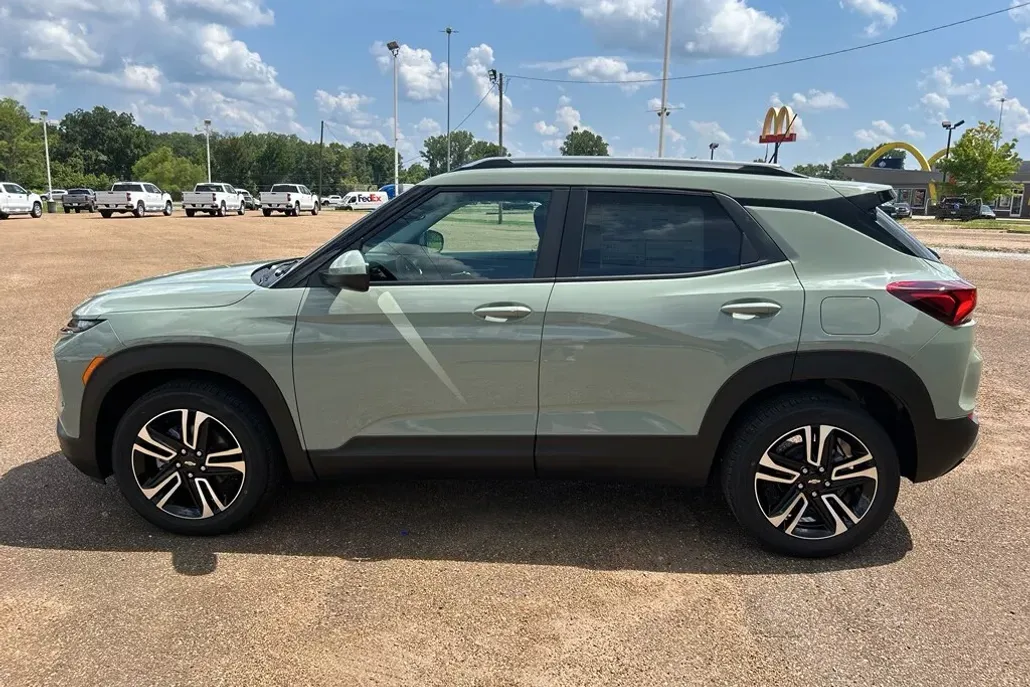 2026 Chevrolet Trailblazer LT photo 1