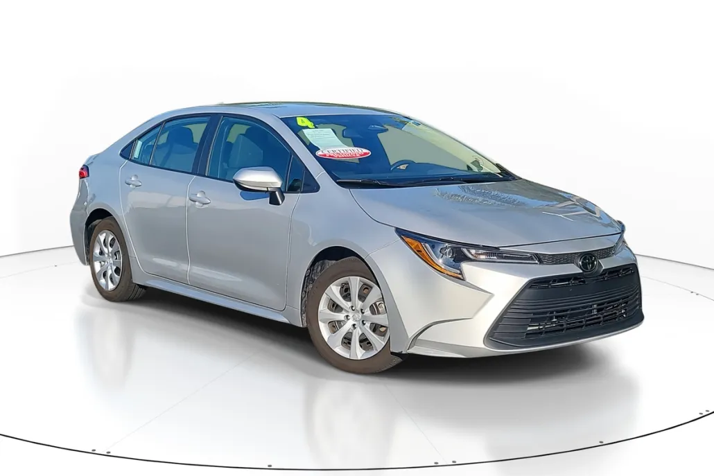 2024 Toyota Corolla LE photo 1