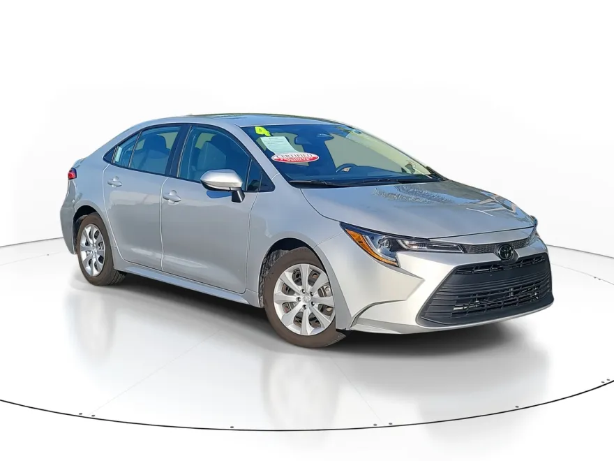 2024 Toyota Corolla LE photo 1