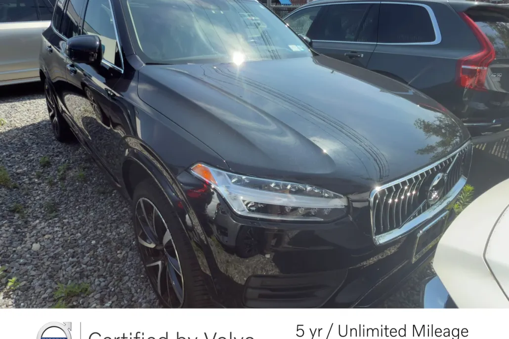 2022 Volvo XC90 T6 AWD Momentum photo 1