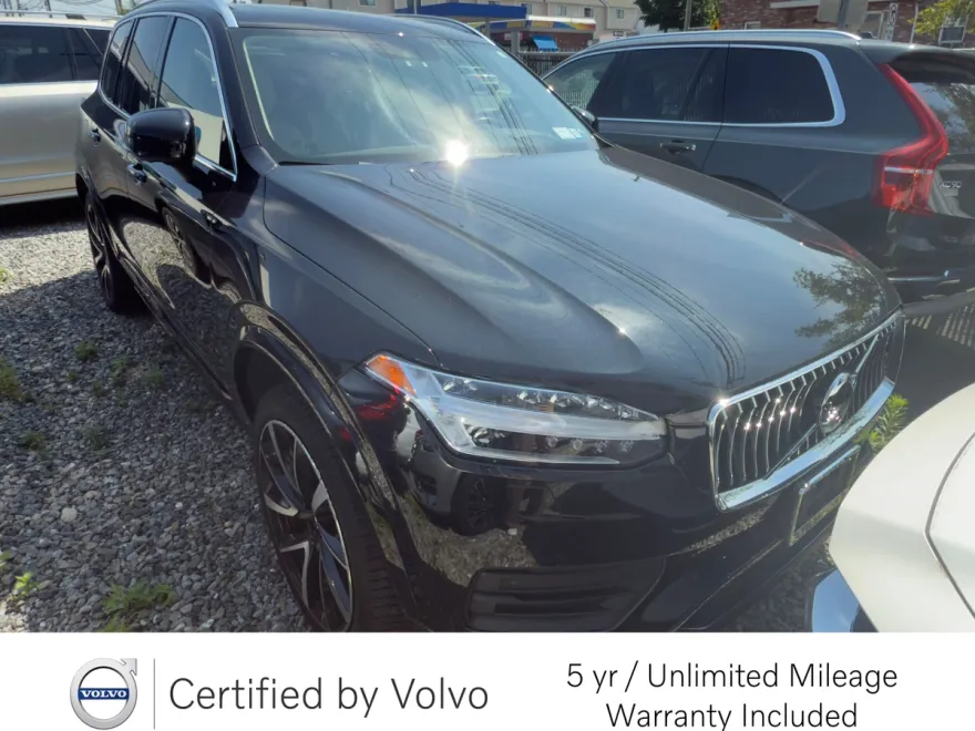 2022 Volvo XC90 T6 AWD Momentum photo 1