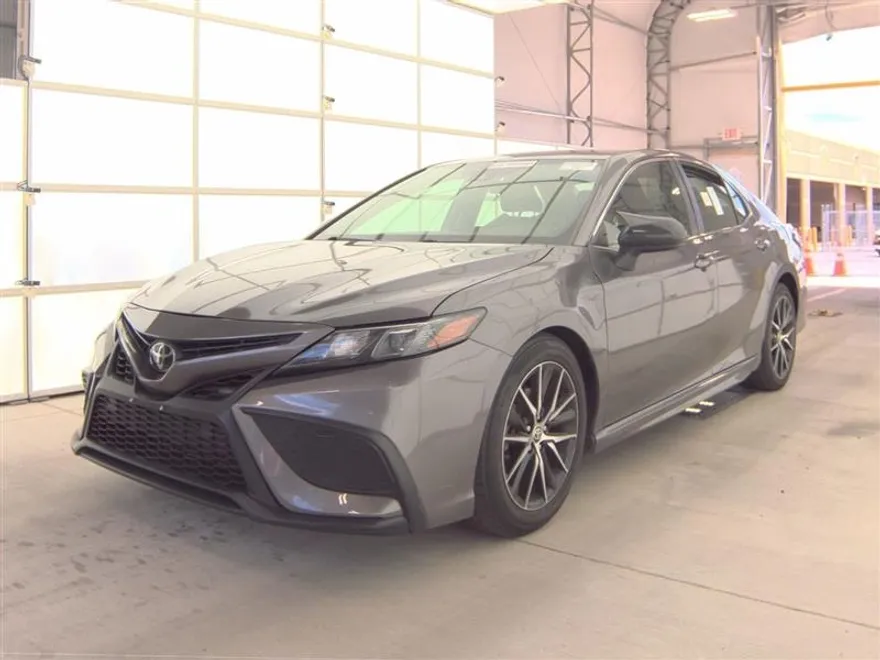 2021 Toyota Camry SE photo 1