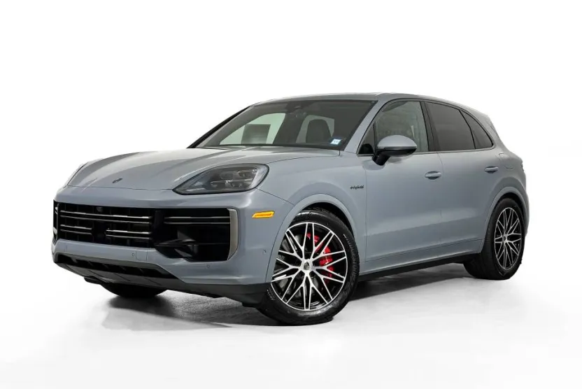2025 Porsche Cayenne Turbo E-Hybrid photo 1