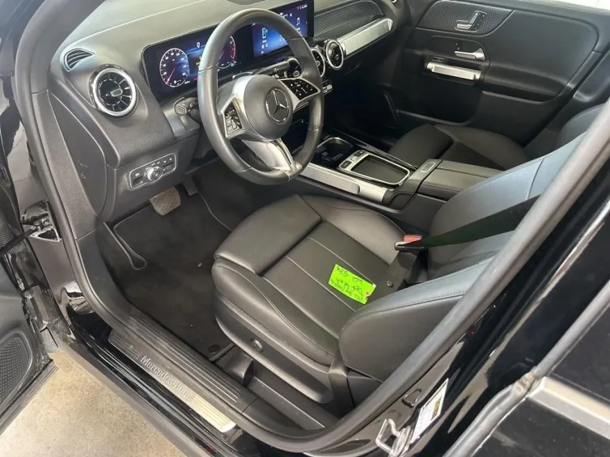 2025 Mercedes Benz GLB 250 photo 1