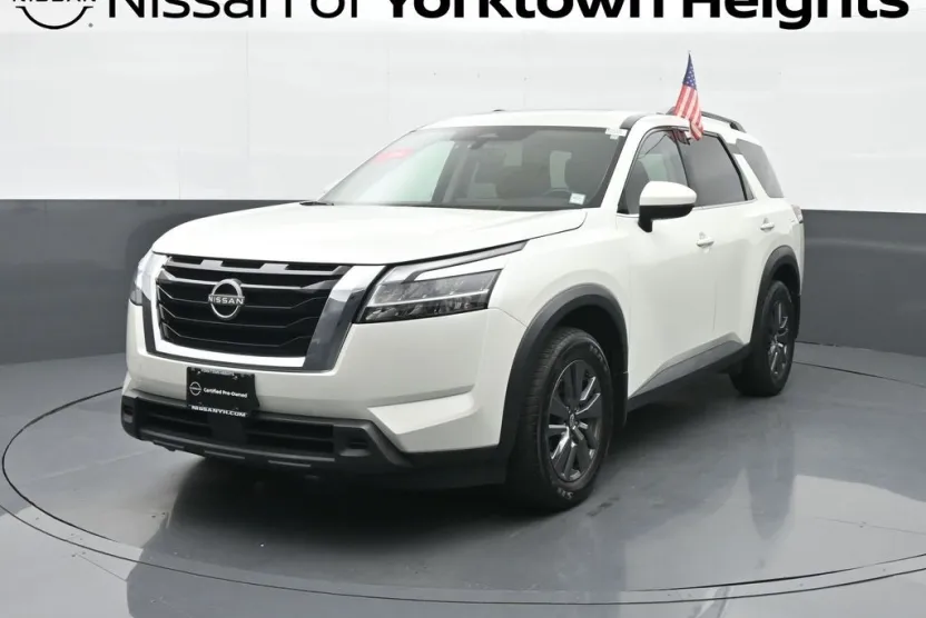 2022 Nissan Pathfinder SV photo 1