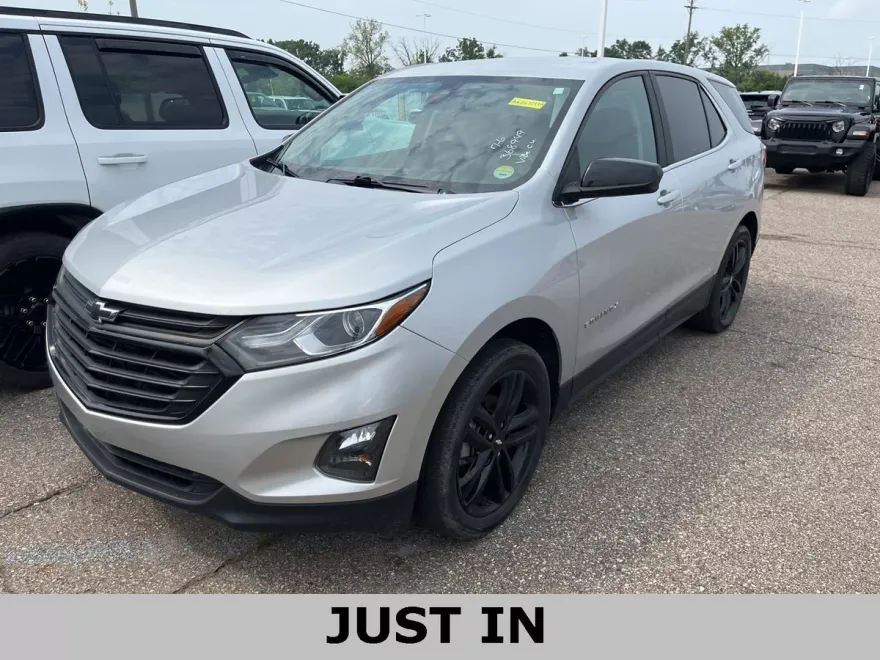 2021 Chevrolet Equinox LT photo 1