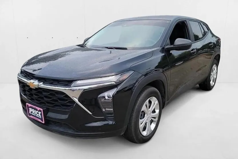 2024 Chevrolet Trax LS photo 1