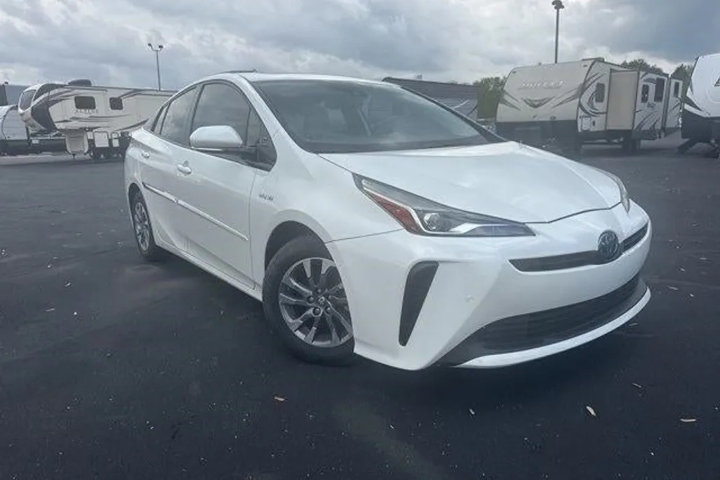 2019 Toyota Prius XLE photo 1