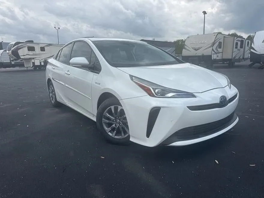 2019 Toyota Prius XLE photo 1