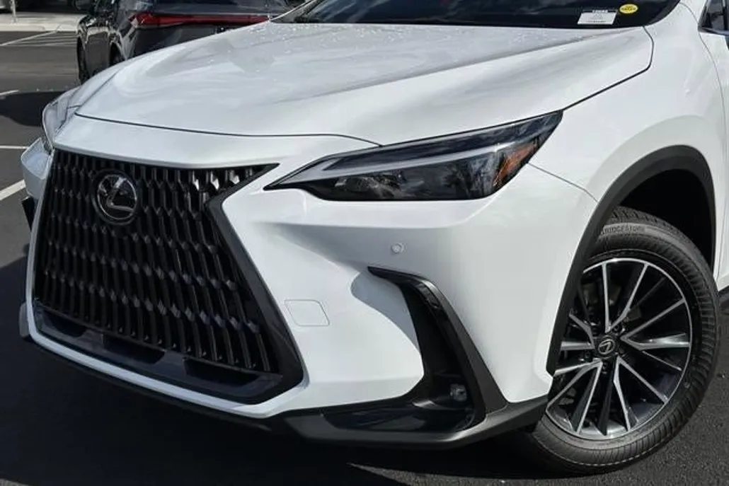 2026 Lexus NX 350h Premium photo 1