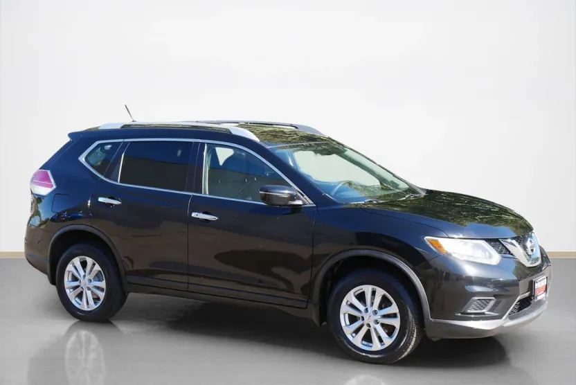 2016 Nissan Rogue SV photo 1
