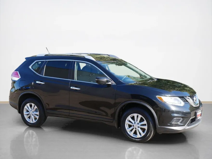 2016 Nissan Rogue SV photo 1
