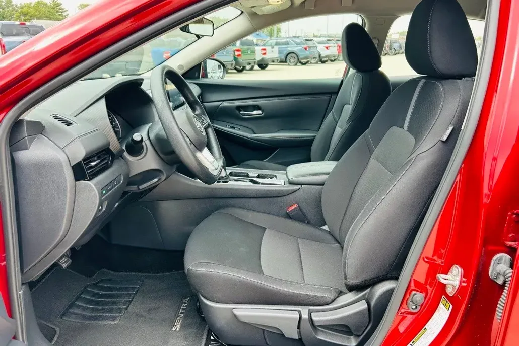 2024 Nissan Sentra SV photo 1