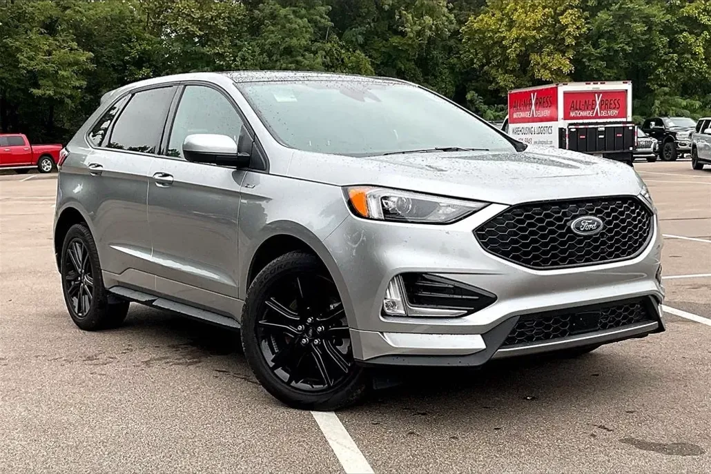 2024 Ford Edge ST photo 1
