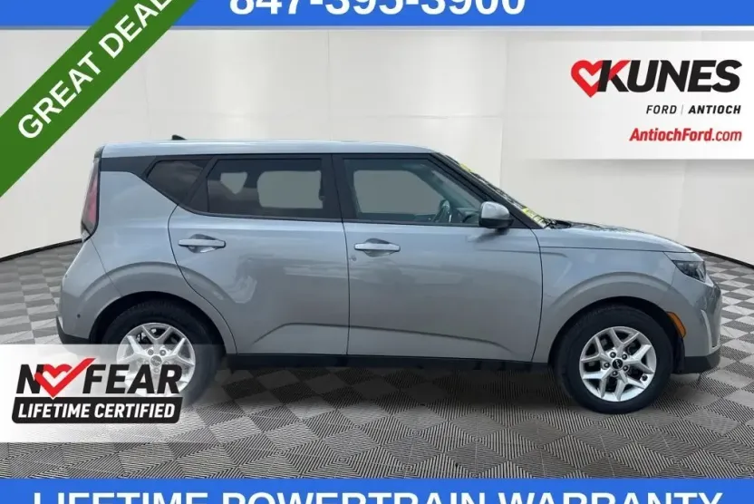 2023 Kia Soul LX photo 1