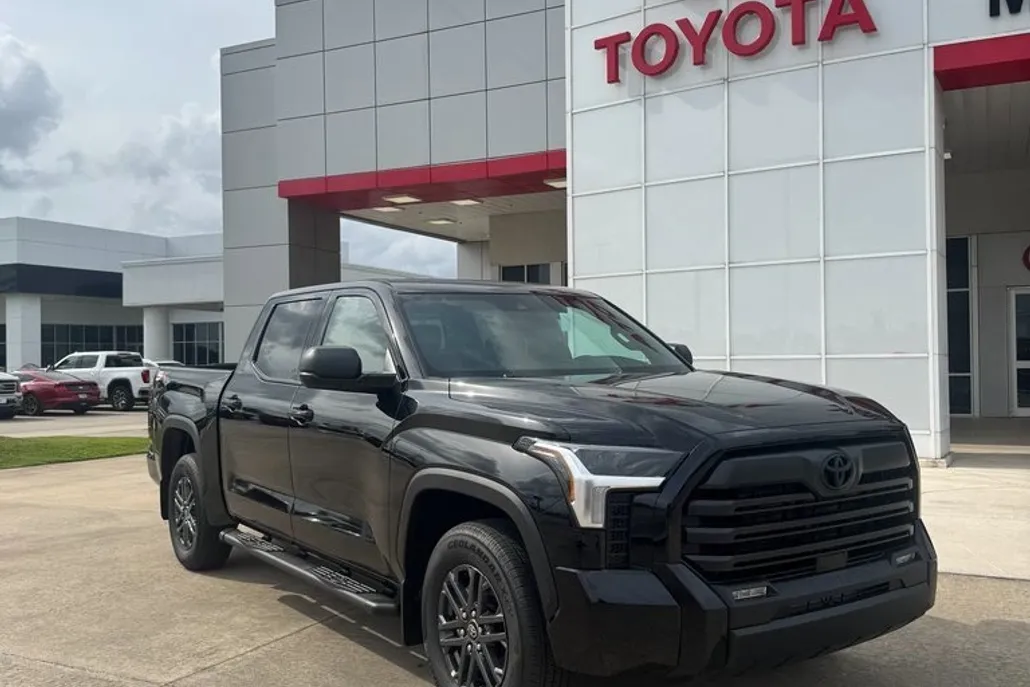 2025 Toyota Tundra SR5 photo 1