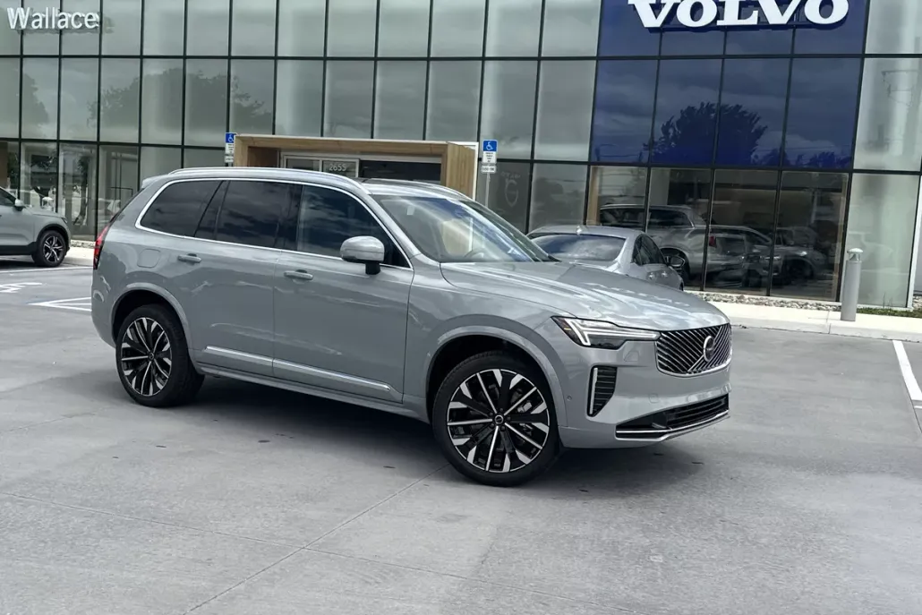 2025 Volvo XC90 Plus photo 1