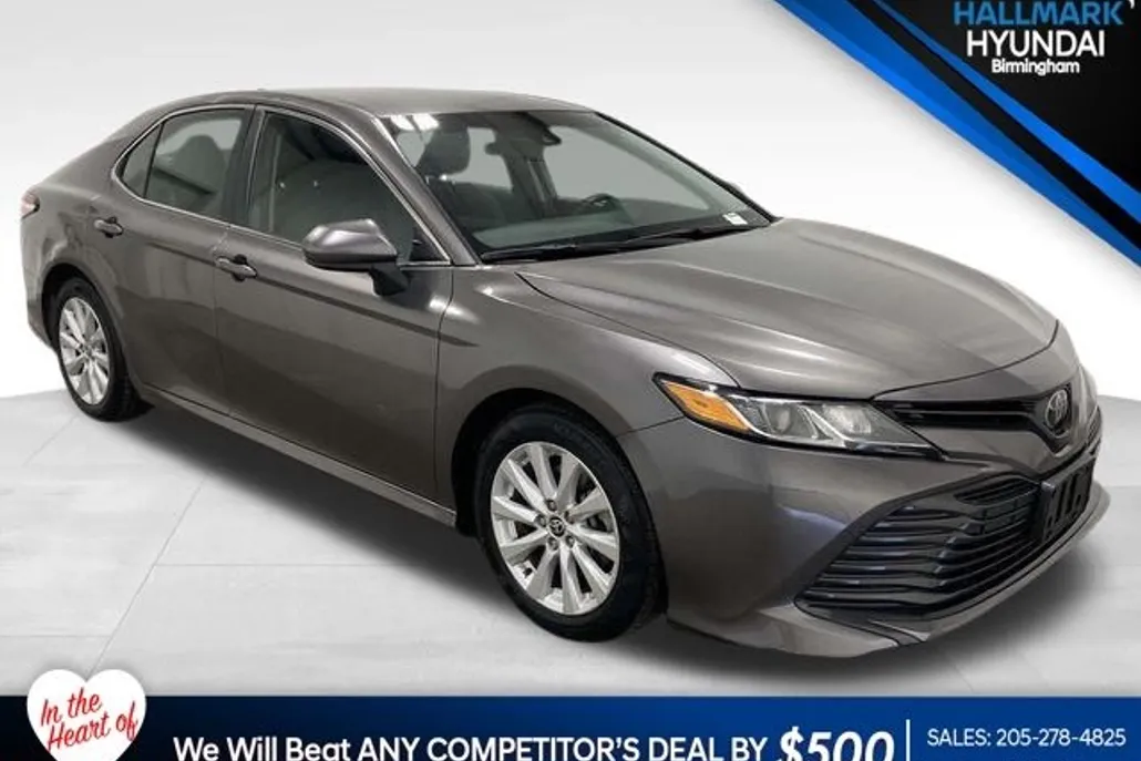 2020 Toyota Camry LE photo 1