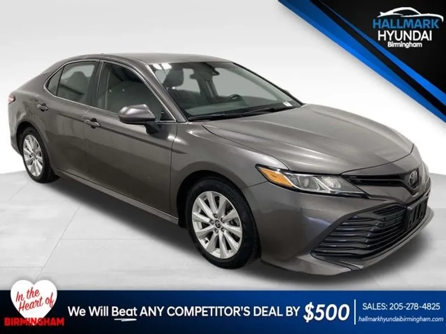 2020 Toyota Camry LE photo 1
