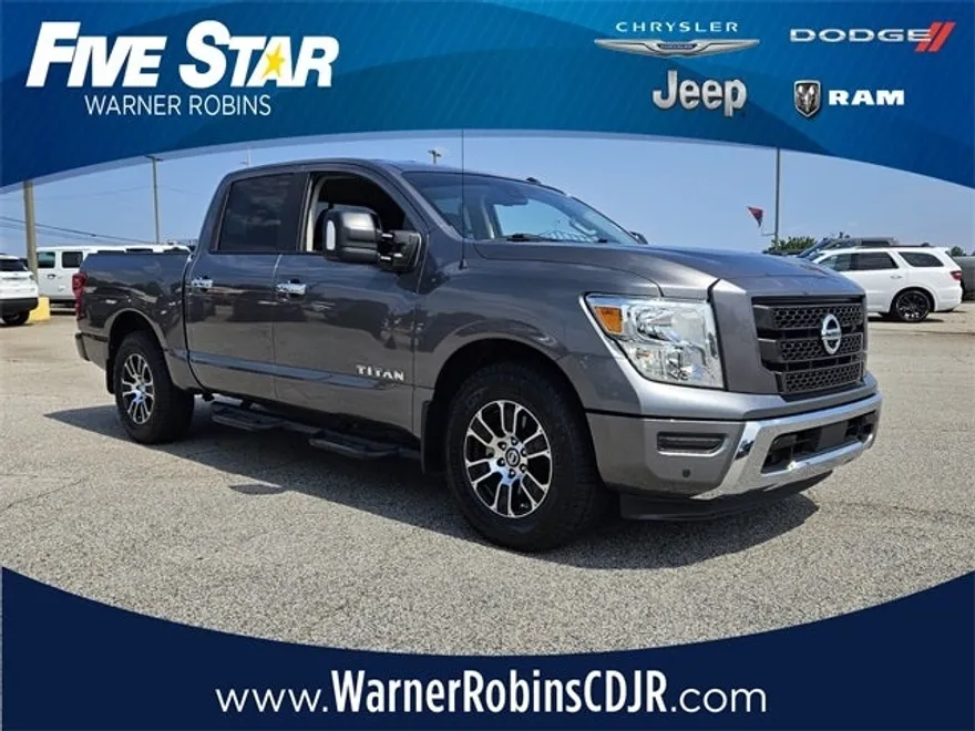 2021 Nissan Titan SV photo 1