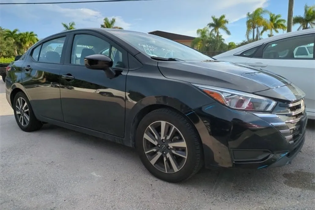 2023 Nissan Versa 1.6 SV photo 1