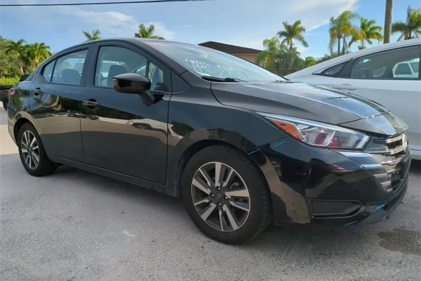 2023 Nissan Versa 1.6 SV photo 1