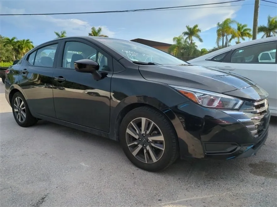 2023 Nissan Versa 1.6 SV photo 1