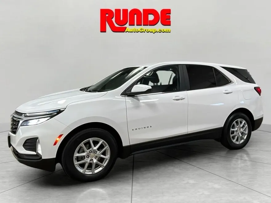 2022 Chevrolet Equinox LT photo 1