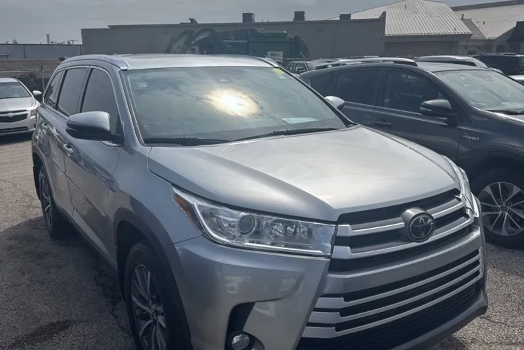 2019 Toyota Highlander XLE Sport photo 1