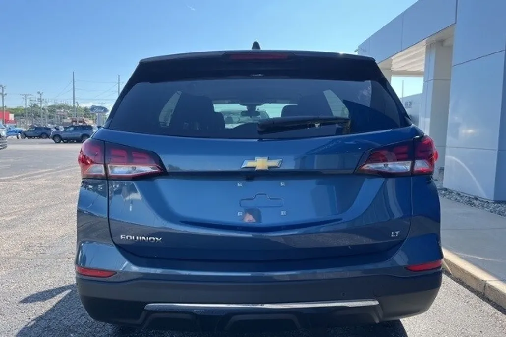 2024 Chevrolet Equinox LT photo 1