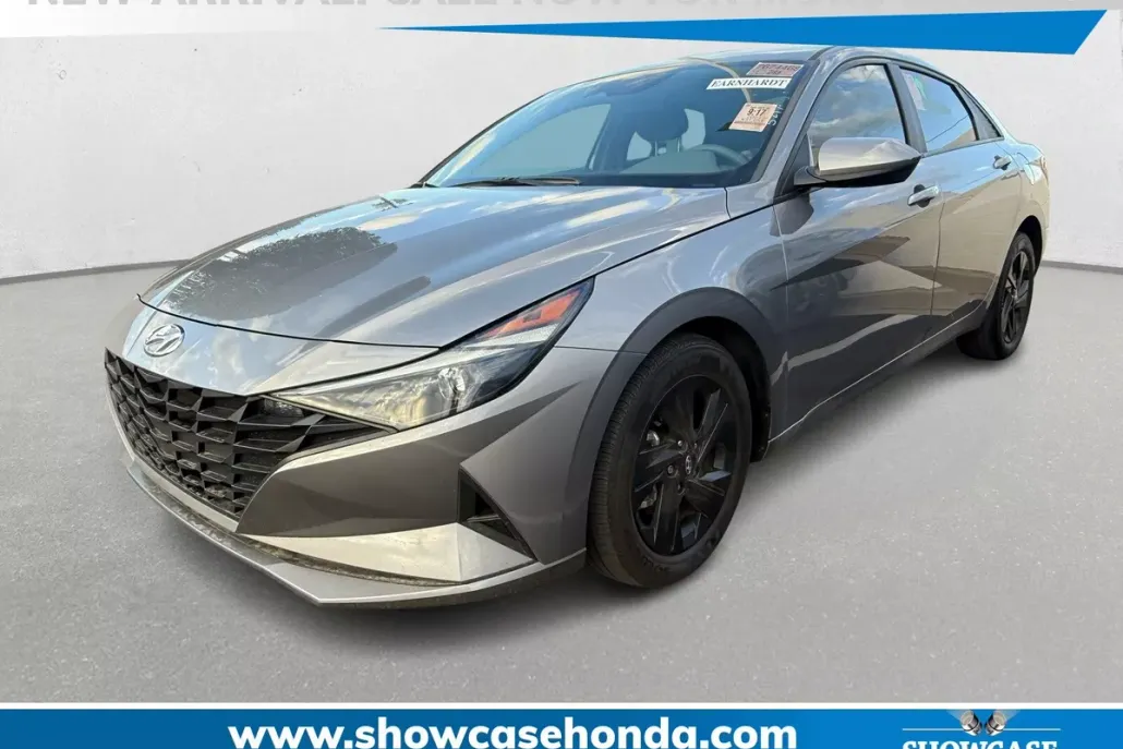 2023 Hyundai Elantra SEL photo 1