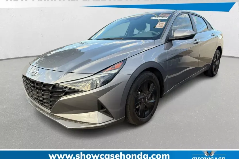 2023 Hyundai Elantra SEL photo 1