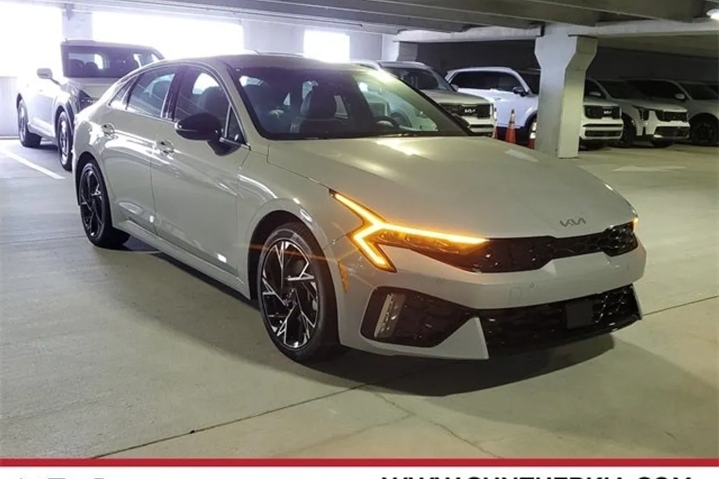 2025 Kia K5 GT-Line photo 1