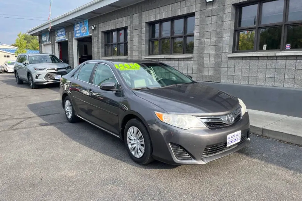 2012 Toyota Camry photo 1