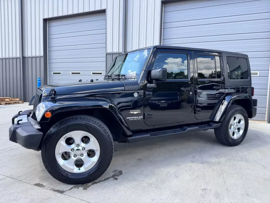 2015 Jeep Wrangler Unlimited Sahara photo 1