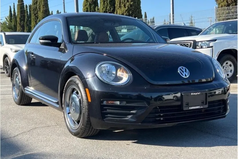 2017 Volkswagen Beetle 1.8T Classic photo 1