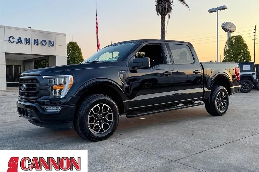2023 Ford F-150 XLT photo 1
