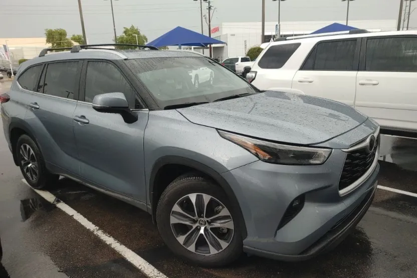 2024 Toyota Highlander XLE photo 1