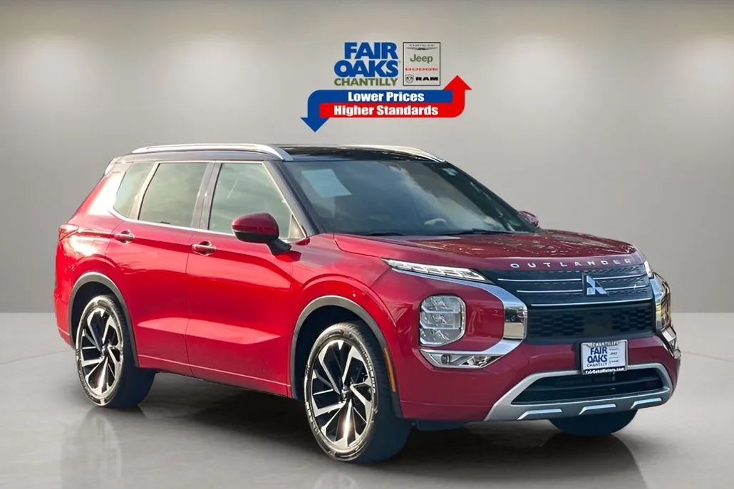 2024 Mitsubishi Outlander SEL photo 1