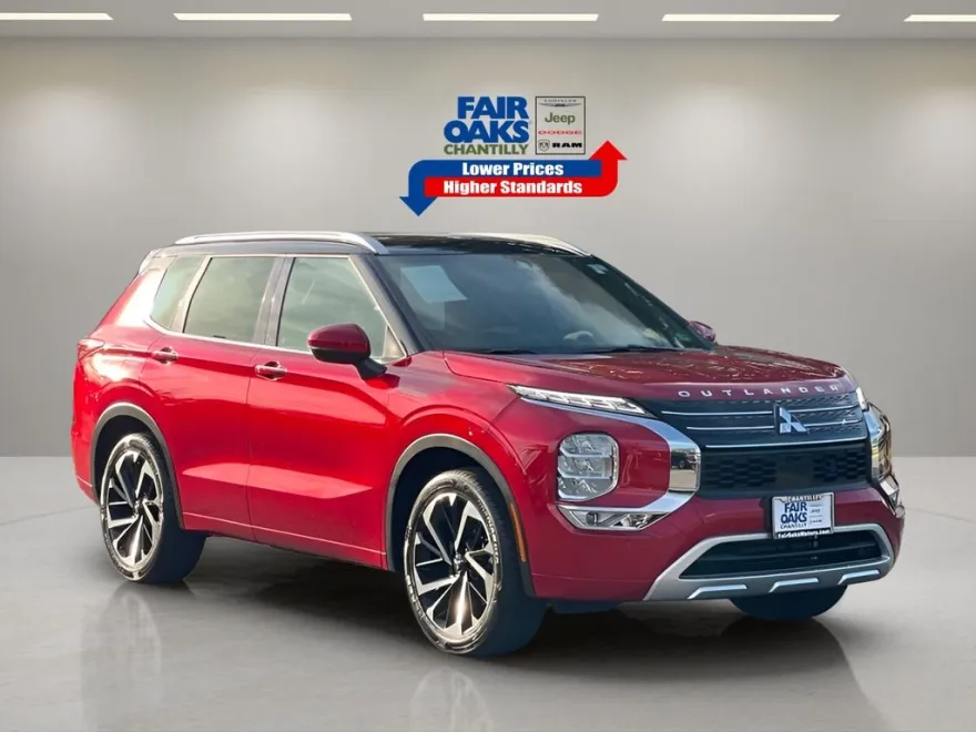 2024 Mitsubishi Outlander SEL photo 1